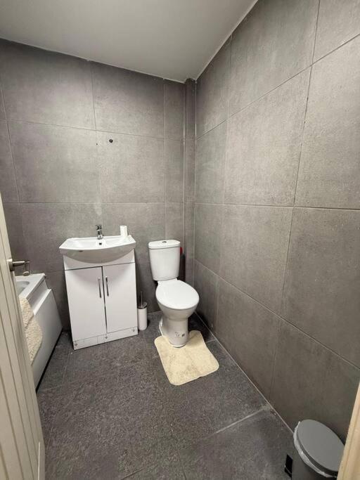 Modern 1 Bedroom - 5 Min Walk From Princess Street Eb1 EDI Exterior foto